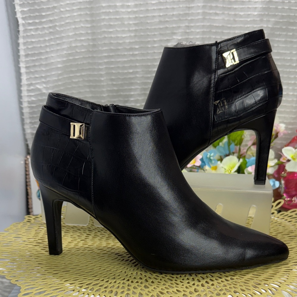 (B6) AEROSOLE Women's Ankle Boots Black, Size 10.